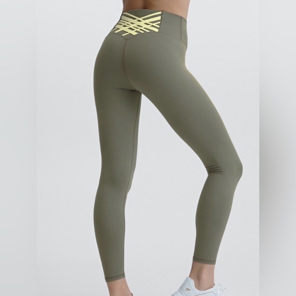 Fabletics Boost PowerHold® High-Waisted 7/8 Legging